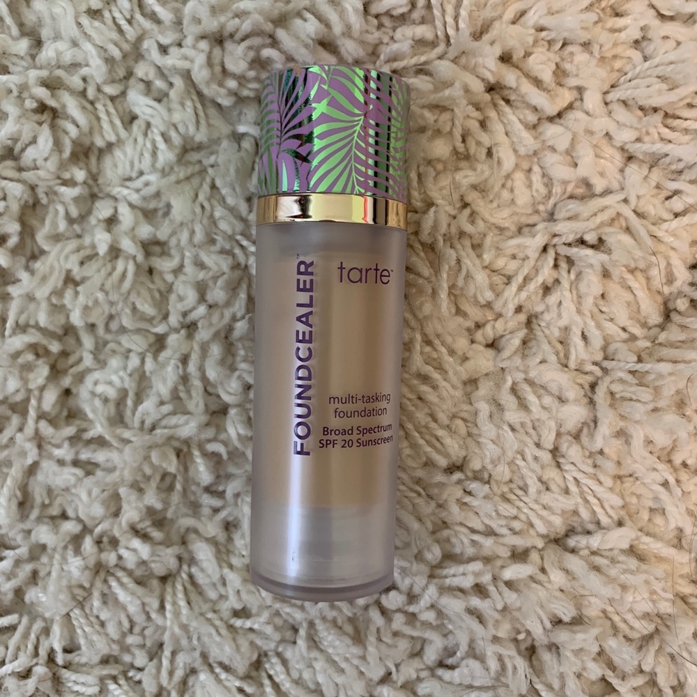 Tarte Foundcealer foundation in 24G light golden